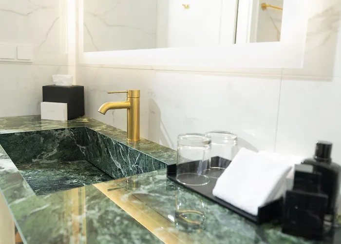 Ξενοδοχείο Est Palais Chotek New Opening 4*